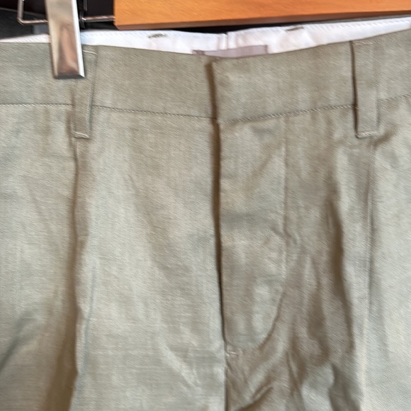 H&M light olive green shorts size 30R - Picture 3 of 7